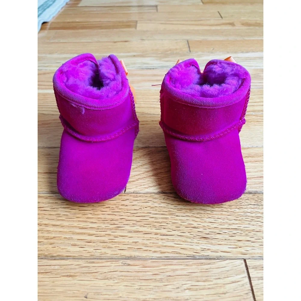 UGG Jesse Bow II Baby Boots Hot Pink Suede Sheepskin Size 0/1